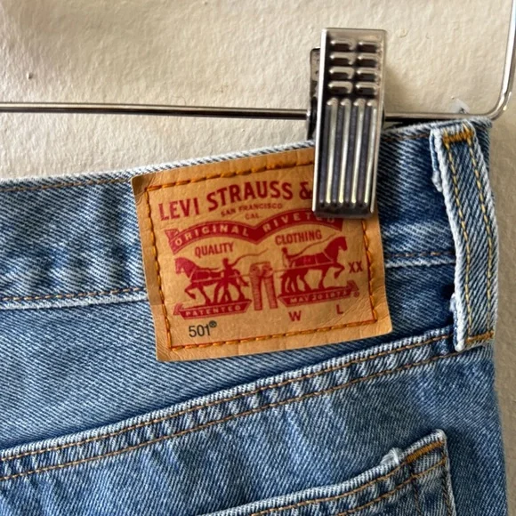 Levi’s 501 denim shorts size 28 - Picture 3 of 6